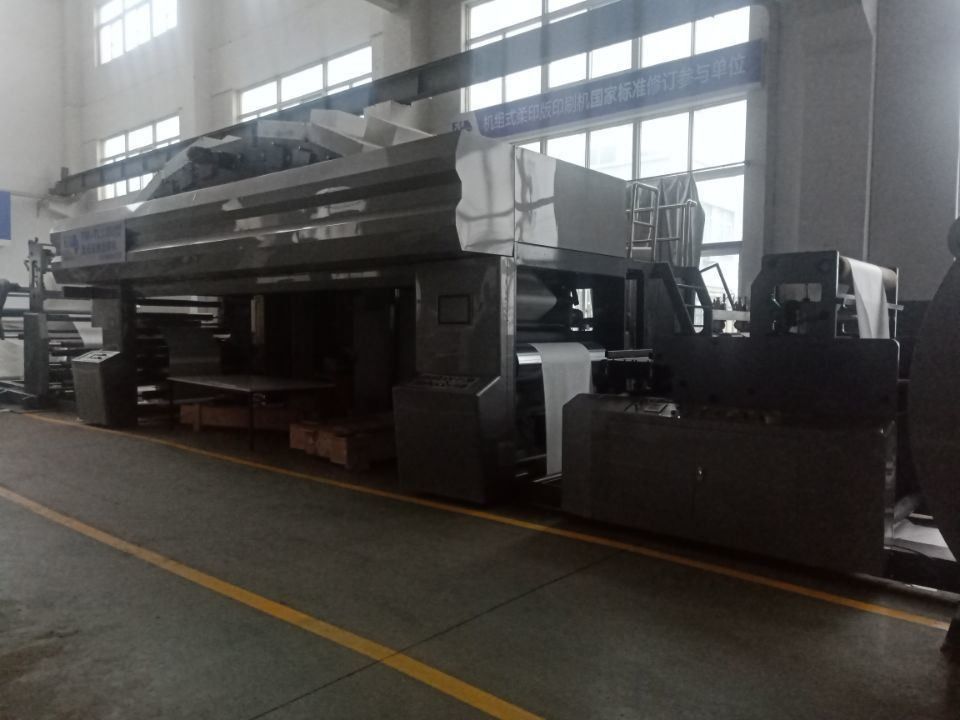 اندازه کاغذ بزرگ 1350mm عرض بدون پوشش پلاستیکی ماشین لایه بندی برای کاغذ کارتونی